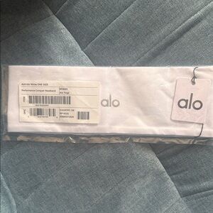 Alo White Performance Conquer Headband